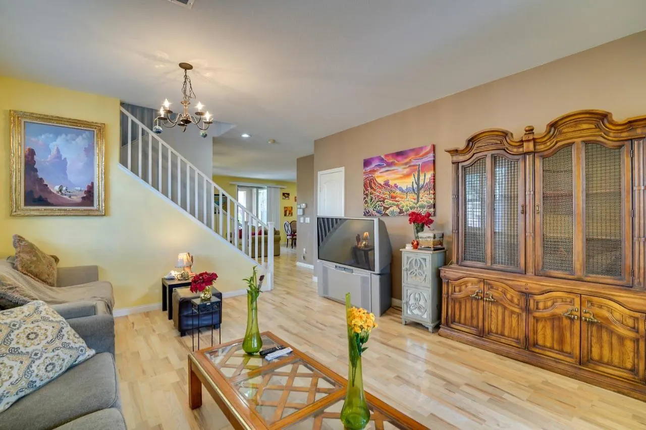 Dom wakacyjny Serene Las Vegas Home With Heated Pool Near Strip!